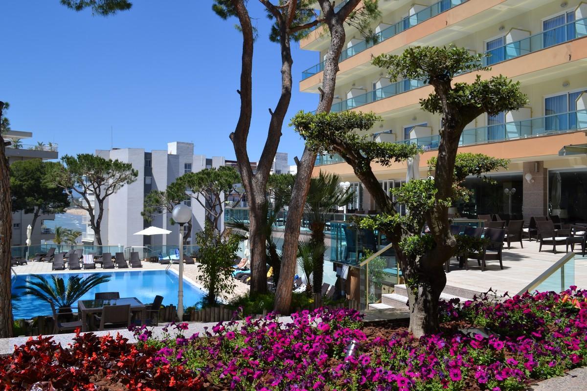 Hotel Las Vegas Салоу Екстериор снимка