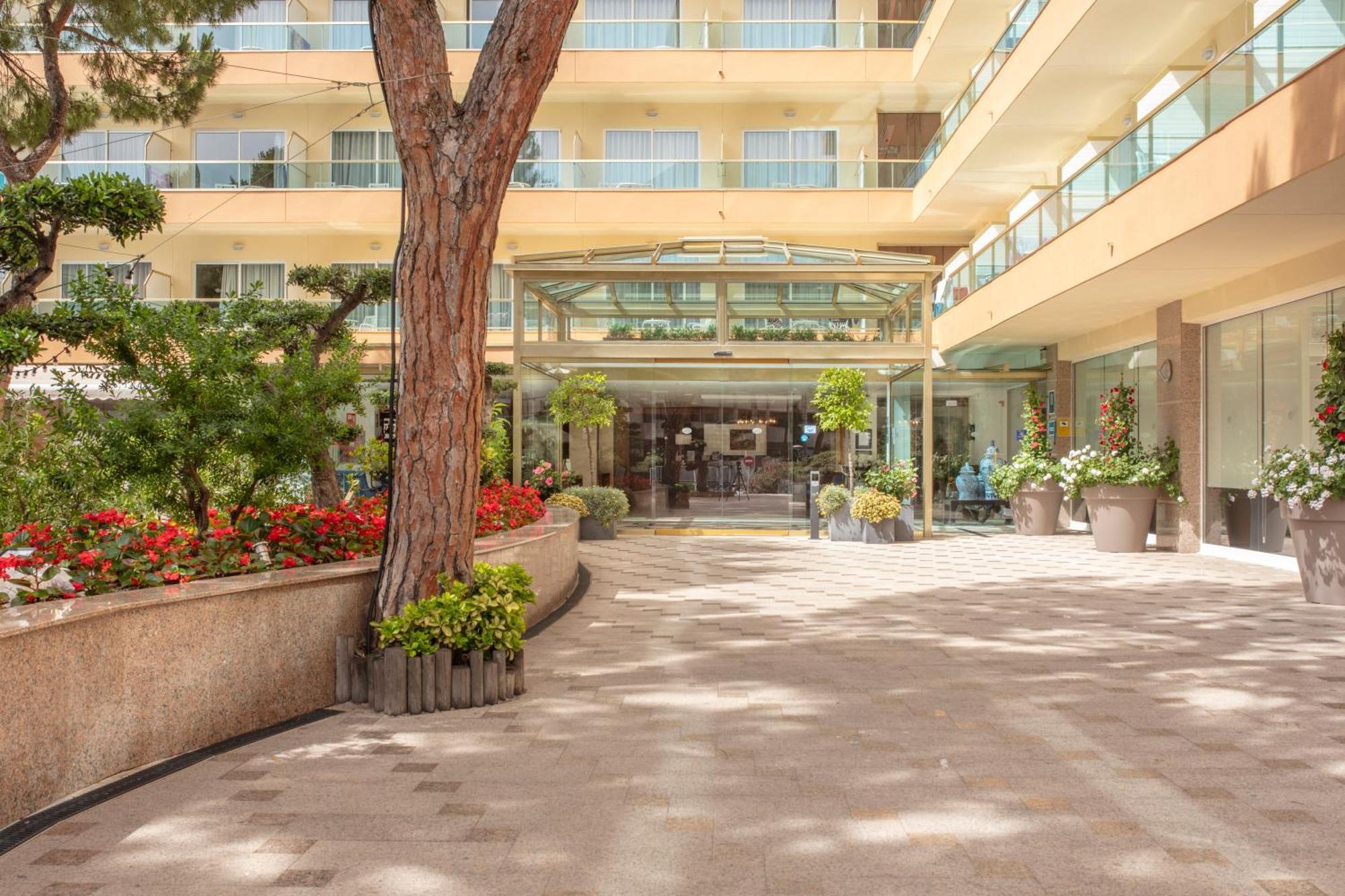Hotel Las Vegas Салоу Екстериор снимка
